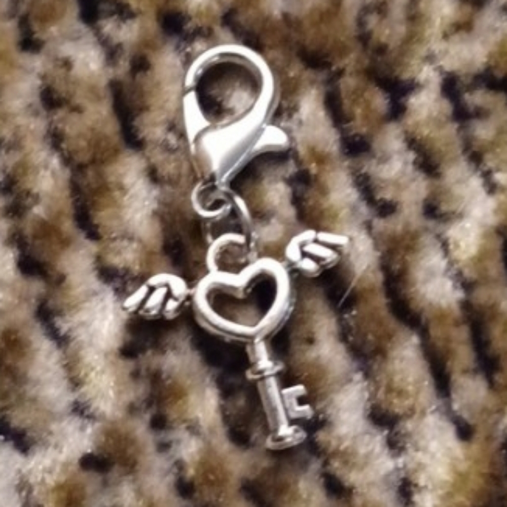 4/$30 New Silver Heart Key With Wings Charm With Clasp